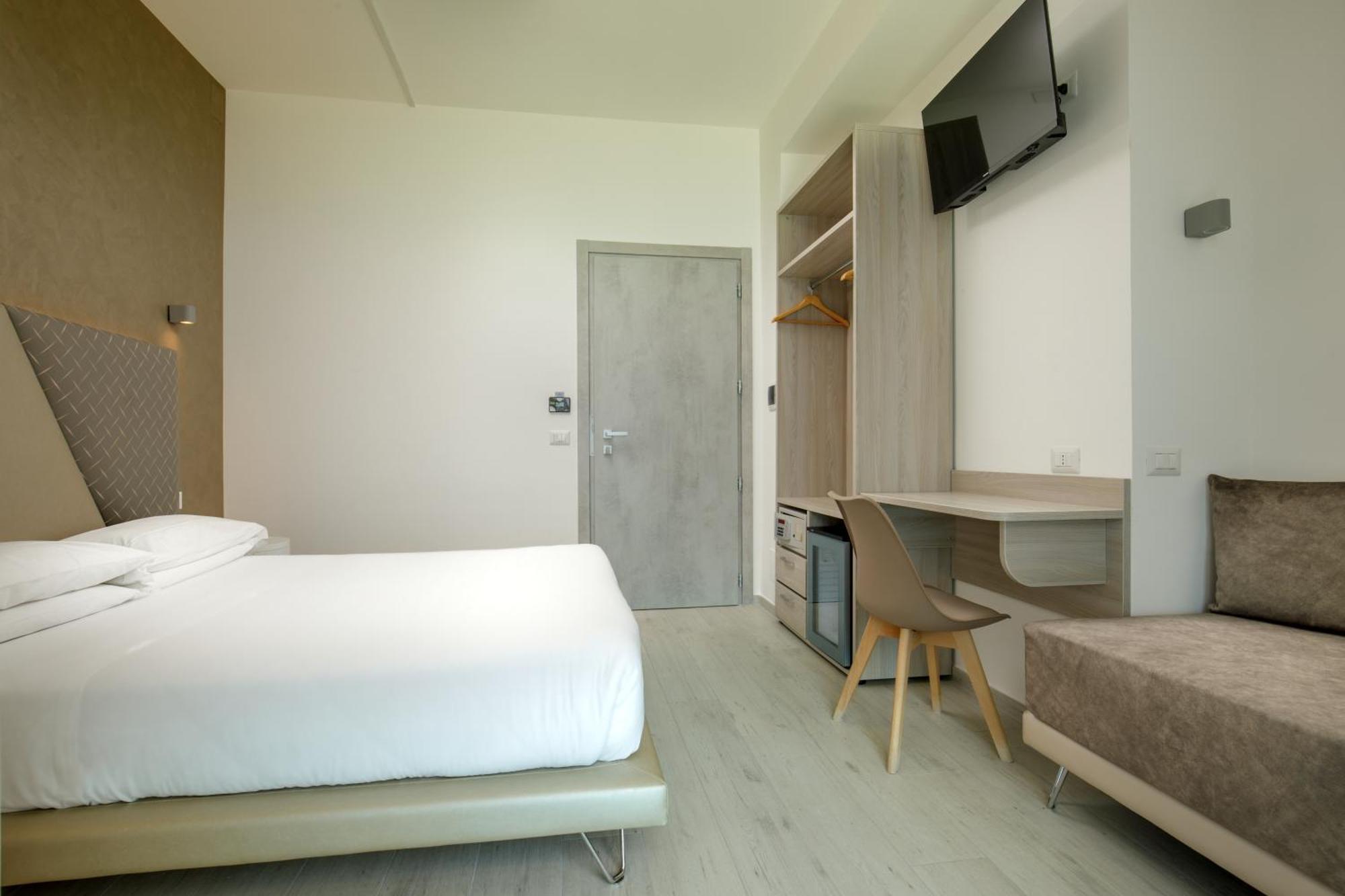 Hotel Tirreno Latina Ngoại thất bức ảnh