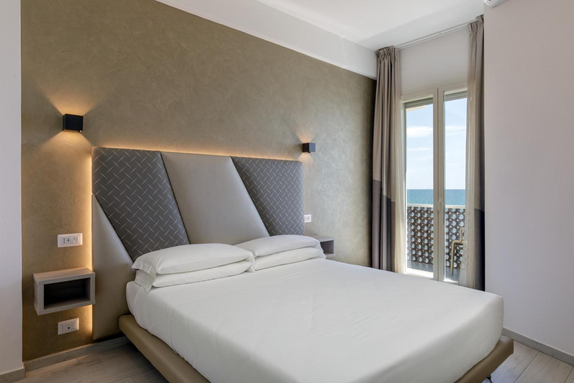 Hotel Tirreno Latina Ngoại thất bức ảnh
