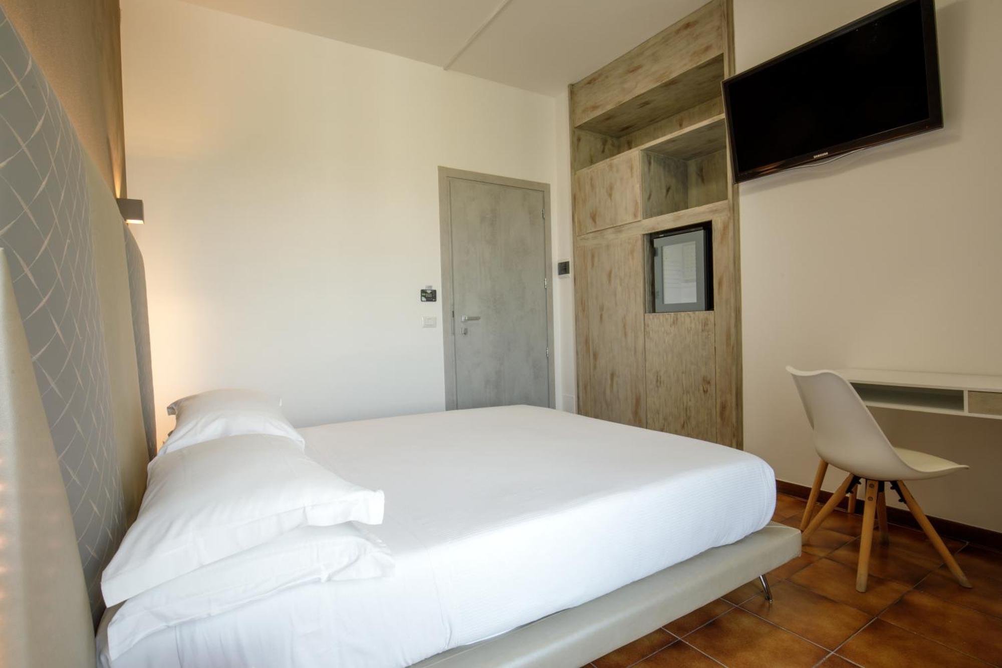 Hotel Tirreno Latina Ngoại thất bức ảnh
