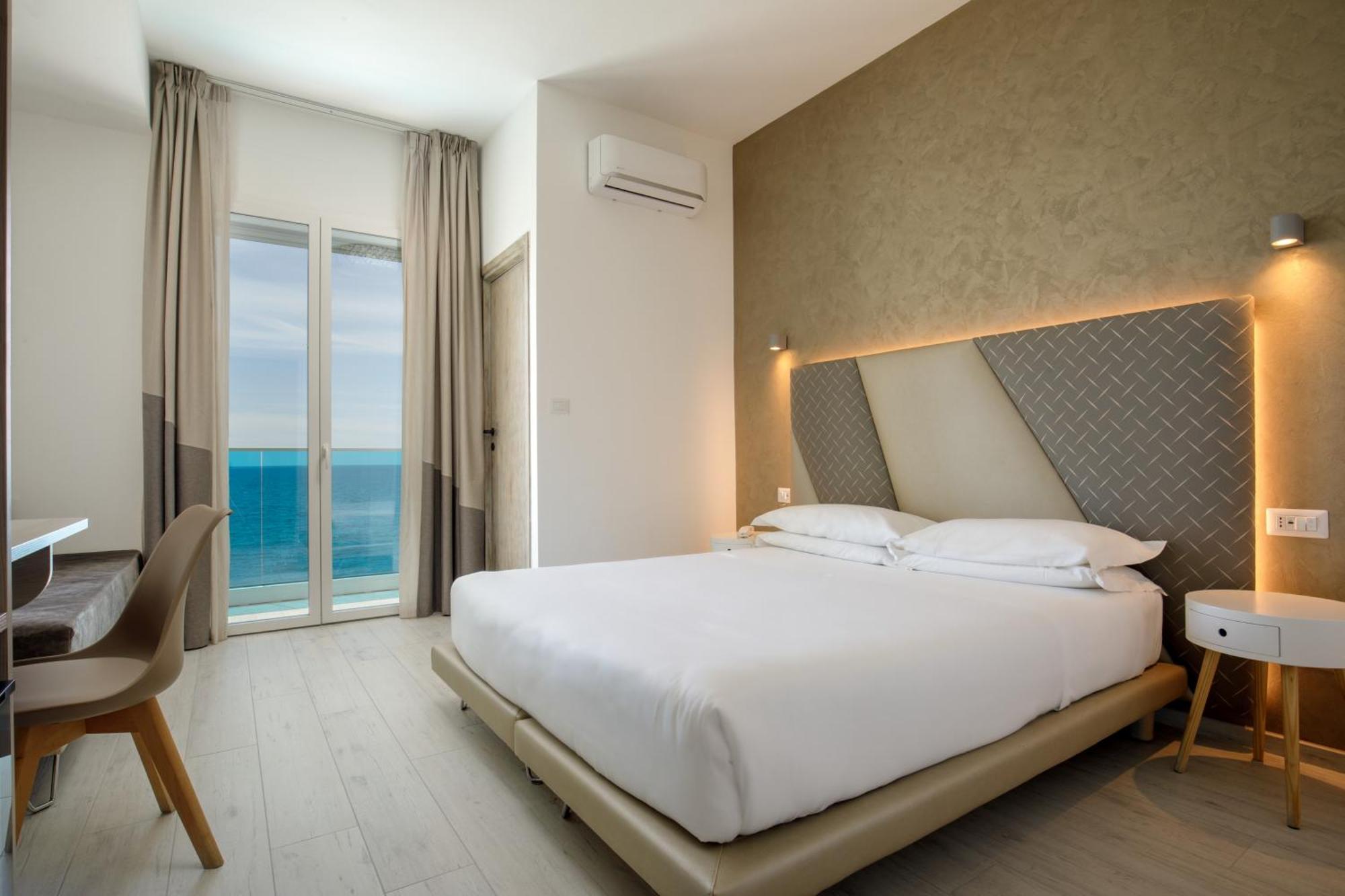 Hotel Tirreno Latina Ngoại thất bức ảnh