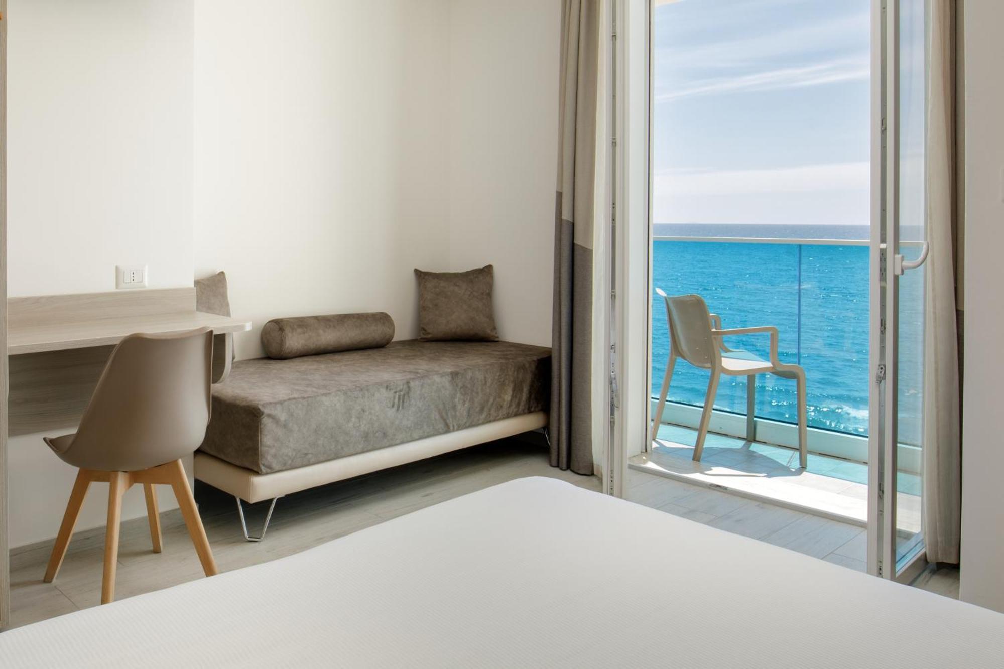 Hotel Tirreno Latina Ngoại thất bức ảnh